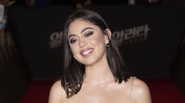 Rosa Salazar Age, Movies, Boyfriend, Net worth, Height, Parents